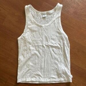 white‎ tank